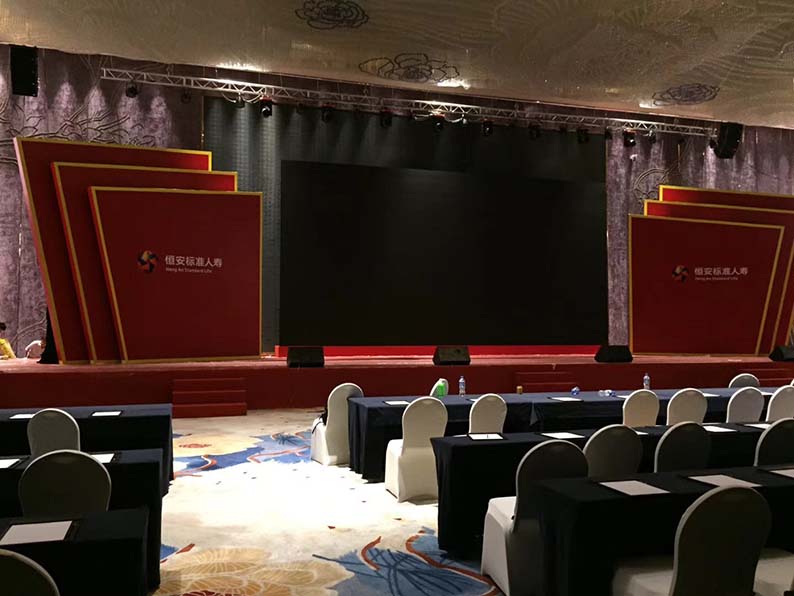 恒安标准人寿展台搭建效果